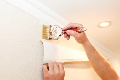Pose de papier peint à Sireuil — revêtements muraux et toiles de verre